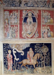 रहस्योद्घाटन की फांसी (१३७३-१३८३), एन. 4: महिमा में मसीह का प्रतिनिधित्व (महिमा में यीशु मसीह को एक मंडोरला के अंदर दर्शाया गया है) या टेट्रामोर्फस। एन 9: लाल घोड़ा और युद्ध। निकोलस बटैले द्वारा टेपेस्ट्री (1330-1405) द्वारा निकोलस बातिल