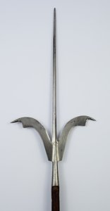फ्रुअली स्पीयर, c.1600 (स्टील एंड रिस्टोर वुड)