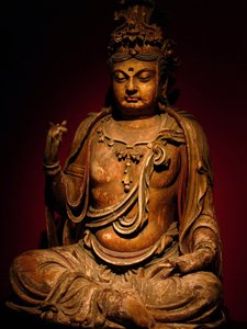 बोधिसत्व, सांग राजवंश (960-1279), शंघाई राष्ट्रीय संग्रहालय की चित्रित लकड़ी की मूर्ति। फोटोग्राफी, लियोनार्ड डी सेल्वा, चीन, २००६।