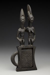 दर्पण का मामला, 1938 से पहले (लकड़ी और दर्पण) द्वारा इल्से का ओलोवे