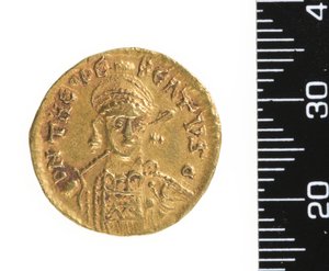 सिक्का (पश्च) c.534-548 (सोना) द्वारा ओस्ट्रोगोथिक ओस्ट्रोगोथिक