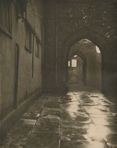 वेस्टमिंस्टर एब्बे में एबॉट्स कोर्ट में आर्कवे, c1935।