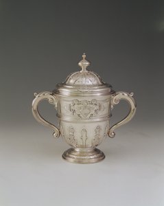 दो-हाथ कप और कवर, 1730-31