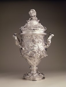 दो-हाथ कप और कवर, 1742-43