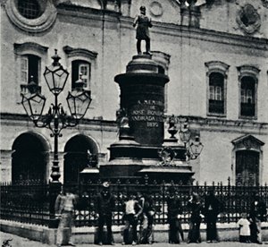 जोस बोनिफेसियो की प्रतिमा। लार्गो डी एस फ्रांसिस्को, 1895