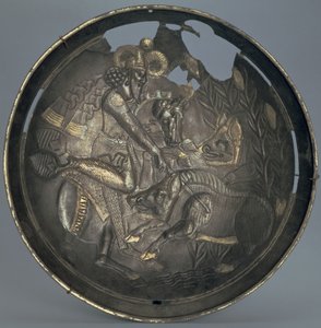 डिश को राजकुमार वराहरन के शिकार के दृश्य के साथ सजाया गया, सस्सानिद वंश (226-651) (सिल्वर के साथ सिल्वर)
