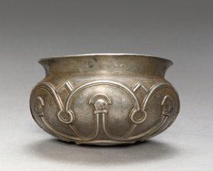 प्री-अकेमेनिड बाउल, c.6वीं शताब्दी ईसा पूर्व (चांदी) द्वारा फारसी स्कूल