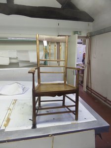 मुड़ी हुई कुर्सी द्वारा फिलिप क्लिसेट