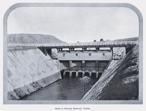 आउटलेट से वारंगा जलाशय, विक्टोरिया (बी/डब्ल्यू फोटो) द्वारा फोटोग्राफर ऑस्ट्रेलियाई