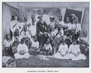 क्वींसलैंड आदिवासियों का मिशन बैंड (b/w फोटो) द्वारा फोटोग्राफर ऑस्ट्रेलियाई