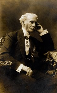 फ्रेंकोइस स्टीफन एमिल लेगर्ड (1830-1925) का पोर्ट्रेट, फ्रांसीसी लेखक, कवि और राजनीतिज्ञ - फोटोग्राफी, कोल। बौसी द्वारा फ़ोटोग्राफ़र फ़्रेंच