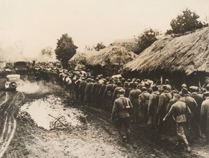 कीव के पास रूसी कैदी द्वारा फ़ोटोग्राफ़र जर्मन