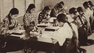 कक्षा में जापानी स्कूली बच्चे (बी/डब्ल्यू फोटो) द्वारा फोटोग्राफर जापानी
