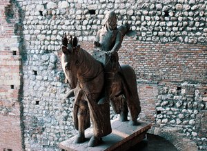 Cangrande I della Scala, Castlvecchio, Verona, Veneto, इटली की घुड़सवारी प्रतिमा