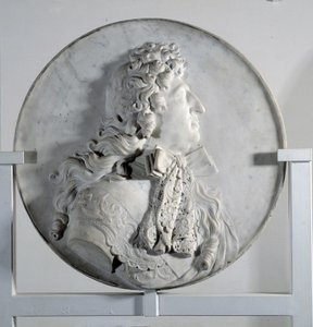 पदक (संगमरमर) में लुई XIV (1638-1715) का प्रतिनिधित्व करने वाली कम राहत द्वारा पियरे पुगेट