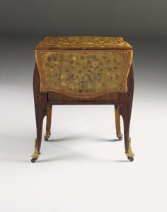 लुई XV कमोड, c.1765-70 (ऑरमोलु घुड़सवार ट्यूलिपवुड, गूलर, ऐमारैंथ और मार्कीट्री) (463004, 465390 और 465391 भी देखें) द्वारा पियरे रूसेल