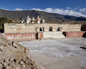 स्तंभ महल का दृश्य द्वारा पूर्व कोलंबियन पूर्व कोलंबियन