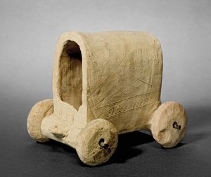 एक ढके हुए वैगन का मॉडल, कारकेमिश (जेरब्लस) सीरिया के पास हम्माम का है, c.2400-2300 ई.पू. द्वारा प्रागैतिहासिक