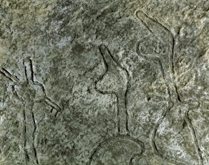 प्रागितिहास, रॉक कला: एक शिकार दृश्य प्रतिनिधित्व का पेट्रोग्लिफ़ (पत्थर पर भित्तिचित्र)। नवपाषाण काल, पाषाण युग। (अज़रबैजान) कांस्य युग। बाकू, अज़रबैजान राज्य धर्म इतिहास संग्रहालय द्वारा प्रागैतिहासिक प्रागैतिहासिक