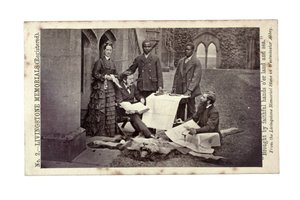 टॉम एंड एग्नेस लिविंगस्टोन, अब्दुल्ला सूसी, जेम्स चुमा और होरेस वालर, न्यूस्टेड एबे, इंग्लैंड, जून 1874 (एल्बम प्रिंट) द्वारा आर। और बेटा एलन