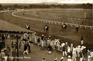 रेस-कोर्स, पूना, c.1900-30 (सीपिया फोटो) द्वारा राफेल टक एंड संस