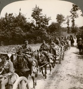 प्रथम विश्व युद्ध, 1914-1918 में आरक्षित गोला-बारूद को लाना। द्वारा यथार्थवादी यात्रा प्रकाशक