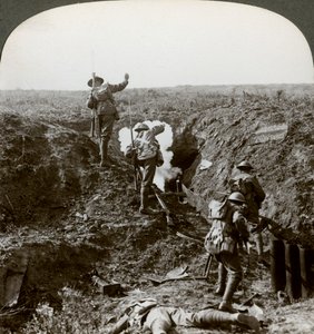 ब्रिटिश सैनिकों ने हिंडनबर्ग लाइन, प्रथम विश्व युद्ध, 1917-1918 पर हमला किया। द्वारा यथार्थवादी यात्रा प्रकाशक