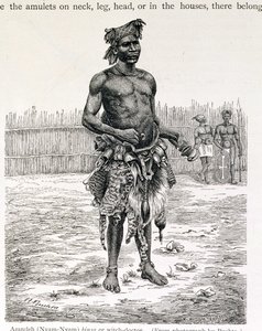 अज़ांडेह (न्याम-न्यम) बिनसा या विच डाक्टर, प्रो। फ्रेडरिक रैटज़ेल, पब द्वारा &39;द हिस्ट्री ऑफ़ मैनकाइंड&39; से, जाह्मर्गगट द्वारा उकेरा गया। 1904 में (उत्कीर्णन)