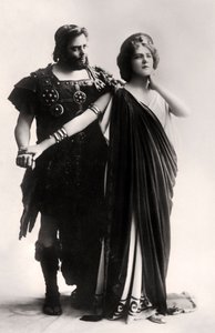 20 वीं शताब्दी की शुरुआत में द वर्जिन देवी के एक दृश्य में ऑस्कर एशे और लिली ब्रेटन।