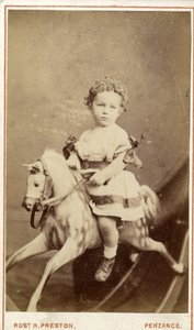 एक युवा लड़की जो घोड़े पर बैठी है, 1860 (एल्बम प्रिंट) द्वारा रॉबर्ट एच। प्रेस्टन