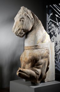 घोड़े का अगला भाग, c.75-25 ईसा पूर्व (संगमरमर) द्वारा उपन्यास