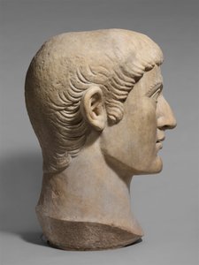 सम्राट कॉन्सटेंटाइन I का मार्बल पोर्ट्रेट हेड, c. 325-370 ई. (संगमरमर) द्वारा उपन्यास