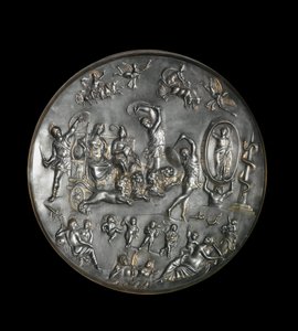 पटेरे डी पैराबियागो, चांदी की रस्म पकवान, जो शेरों द्वारा चलाए गए रथ पर अटिस (या एटिस) और साइबेले की विजय को दर्शाता है, चौथी शताब्दी चांदी: व्यास: 40 सेमी। मुसी आर्केलोगिक डी मिलान। - पाराबियागो का पटेरा, पारंपरिक चांदी की थाली, विजय का प्रतिनिधित्व करता  द्वारा उपन्यास
