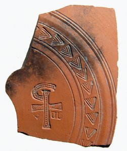 मिट्टी के बर्तनों का एक अक्षर जिसमें यीशु मसीह, उत्तरी अफ्रीका, c.4 वीं शताब्दी ईस्वी के नाम के लिए एक संक्षिप्त नाम है द्वारा उपन्यास