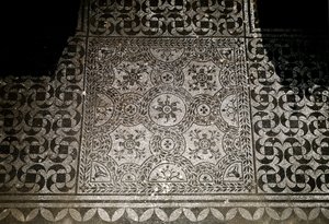 रोमन कला: टिवोली में विला एड्रियाना (विला डी'हैड्रियन, या विला हैड्रिएन) से जमीन के मोज़ाइक का विवरण। 118-134 ई द्वारा उपन्यास