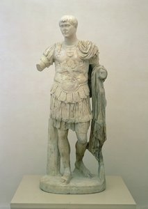 सम्राट ट्रोजन की मूर्ति (c.53-117) एंटोनिन काल, c.120 AD (पेंटेलिक संगमरमर) द्वारा उपन्यास