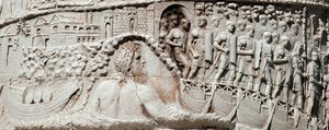 रोम में सम्राट ट्रोजन (53-117) के शासनकाल के दौरान निर्मित रोम में ट्रोजन (कॉलम ट्राजेन) (कोलोना ट्रियाना) के स्तंभ के नेपच्यून विवरण के संरक्षण में रोमन सेनाएं एंकोना में रवाना हुईं। ट्राजेन कॉलम ईएमओ के विजयी अभियानों की याद दिलाता है द्वारा उपन्यास
