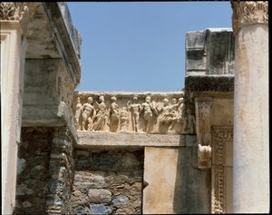 हैड्रियन के मंदिर का दृश्य द्वारा उपन्यास
