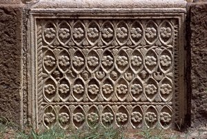 नक्काशीदार सजावट, उच्च शाही अवधि (27 ई.पू.-395 ईस्वी) के साथ वास्तुकला का टुकड़ा द्वारा रोमन इंपीरियल काल