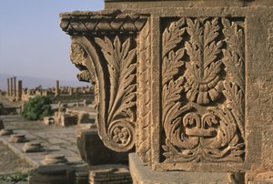 नक्काशीदार सजावट, सर्टियस मार्केट, उच्च शाही अवधि (27 ईसा पूर्व -395 ईस्वी) के साथ वास्तुकला का टुकड़ा द्वारा रोमन इंपीरियल काल