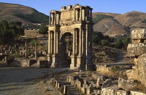 विजयी काल, उच्च इंपीरियल काल (27 ई.पू.-395 ई।) के सम्मान में निर्मित विजयी मेहराब द्वारा रोमन इंपीरियल काल
