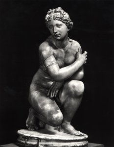 क्राउचिंग वीनस, तीसरी शताब्दी ईसा पूर्व ग्रीक मूल (संगमरमर) की प्रतिलिपि (बी/डब्ल्यू फोटो) द्वारा रोमन रोमन