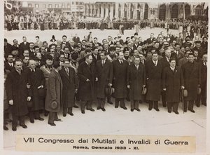"आठवीं कांग्रेस ऑफ मैमेड एंड इनवैलिड्स ऑफ वॉर - रोम, जनवरी 1933 - 11" (बी/डब्ल्यू फोटो) द्वारा रोमोलो डेल पापा