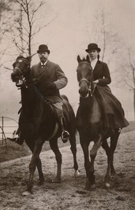 एचएम किंग जॉर्ज पंचम और राजकुमारी मैरी, 1914।