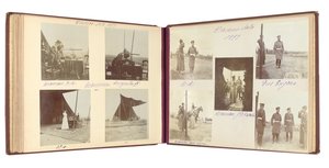रूसी इंपीरियल परिवार, तस्वीरों के एक एल्बम से पेज, c.1897-99 (बी - डब्ल्यू फोटो) (487676-80 भी देखें) द्वारा रूसी फोटोग्राफर