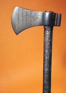 कुल्हाड़ी जिसके साथ पीटर द ग्रेट (1672-1725) ने 16 मई 1703 (धातु) सेंट पीटर्सबर्ग की नींव के दौरान पहला पत्थर रखा