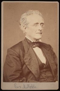 रेव मेसन नोबल 1809-1881 का पोर्ट्रेट, 1876 और 1880 के बीच।