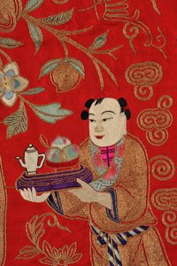 एक लड़के को चाय (वस्त्र) लाते हुए कढ़ाई (389561 का विवरण) द्वारा School Chinese
