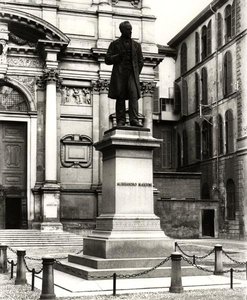 एलेसेंड्रो मंज़ोनी का स्मारक (1785-1873) (कांस्य) (बी/डब्ल्यू फोटो) द्वारा स्कूल इतालवी