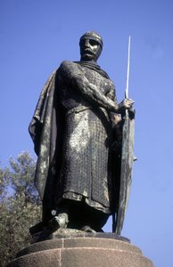 राजा अफोंसो प्रथम की मूर्ति, गुइमारेस, पुर्तगाल (फोटो)